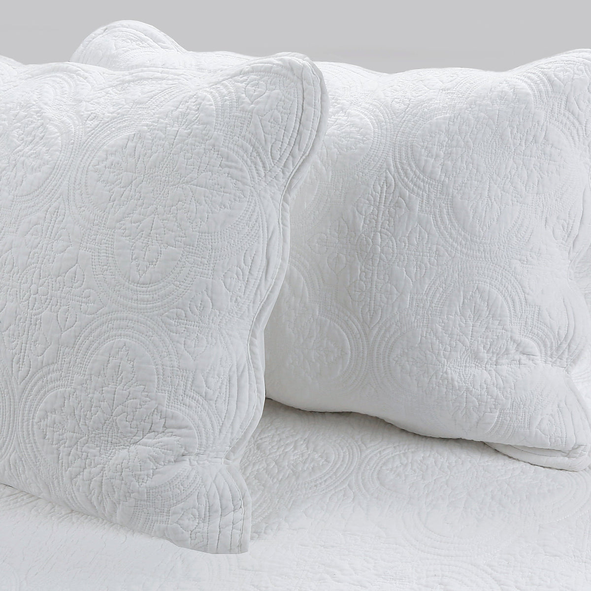 White Scalloped Cotton Quilt Bedding Set
