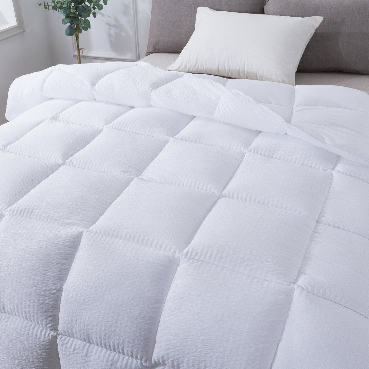 All-Season White Comforter